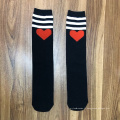 nouveau style amour design chaussettes hautes rayées chaussettes filles noires d&#39;école